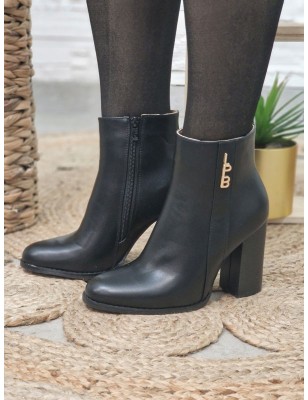 Boots à semelles plateformes et coutures apparentes cuir noir