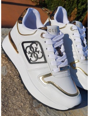 Baskets femme sneakers Guess Koyaa blanches