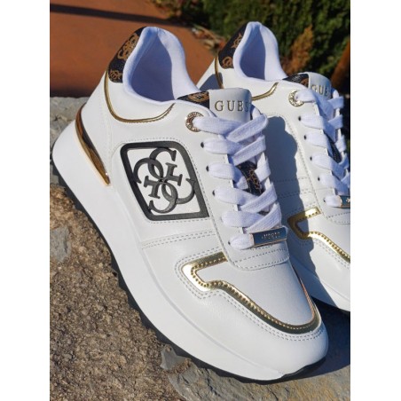 Baskets femme sneakers Guess Koyaa blanches