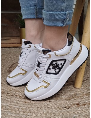 Baskets femme sneakers Guess Koyaa blanches